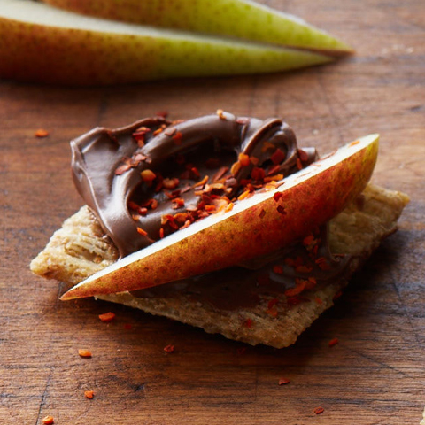 TRISCUIT avec garniture sucrée et épicée aux noisettes 