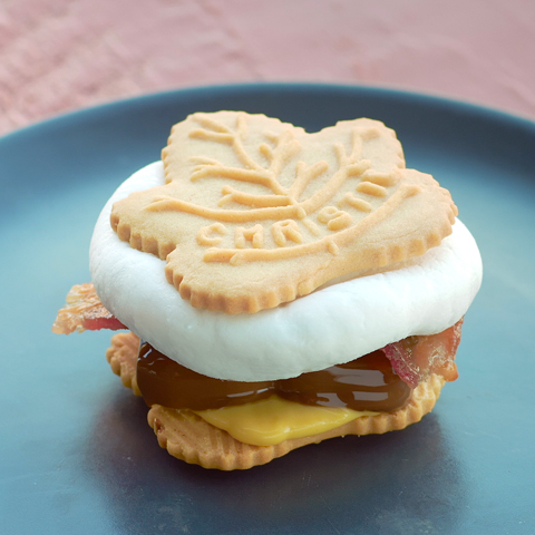 S’mores PEEK FREANS à l’érable et au bacon 