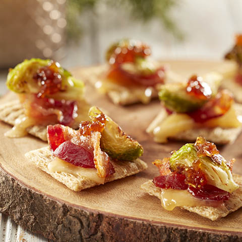 TRISCUIT avec garniture aux légumes et Havarti fondu