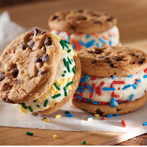 CHIPS AHOY! Game Day Ice Cream Sandwiches
