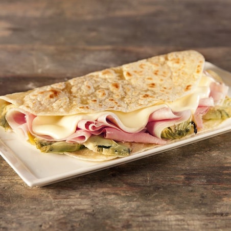 Piadina con prosciutto di Praga e carciofini