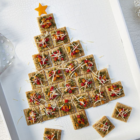 TRISCUIT Pesto Holiday Tree