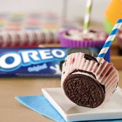 OREO STRAWBERRY YOGURT POPS