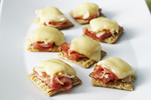 TRISCUIT Reuben Cracker Topper